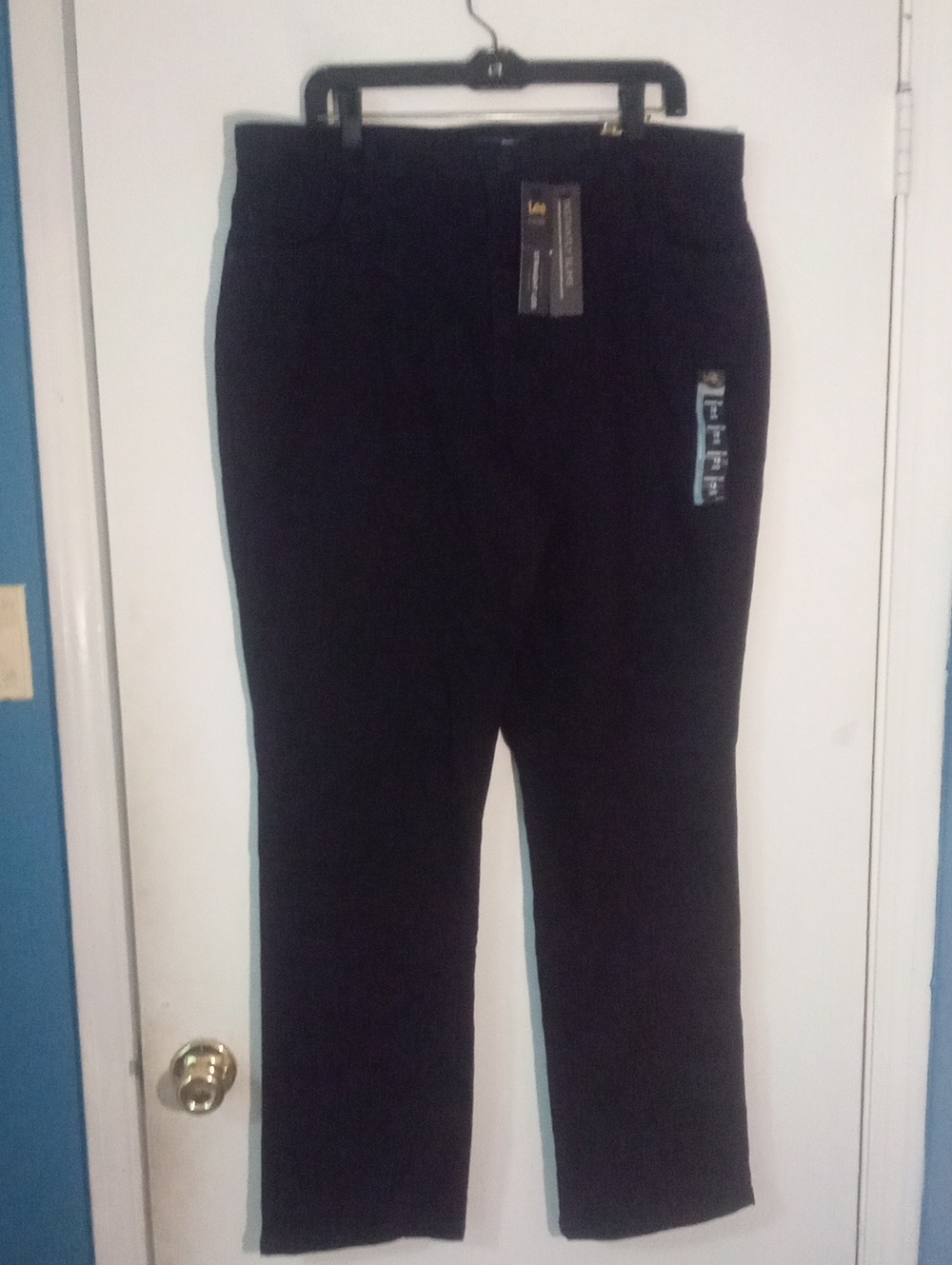 Lee Black Straight Leg Jeans 18 Long Plus NWT $55 Slimming  Panel